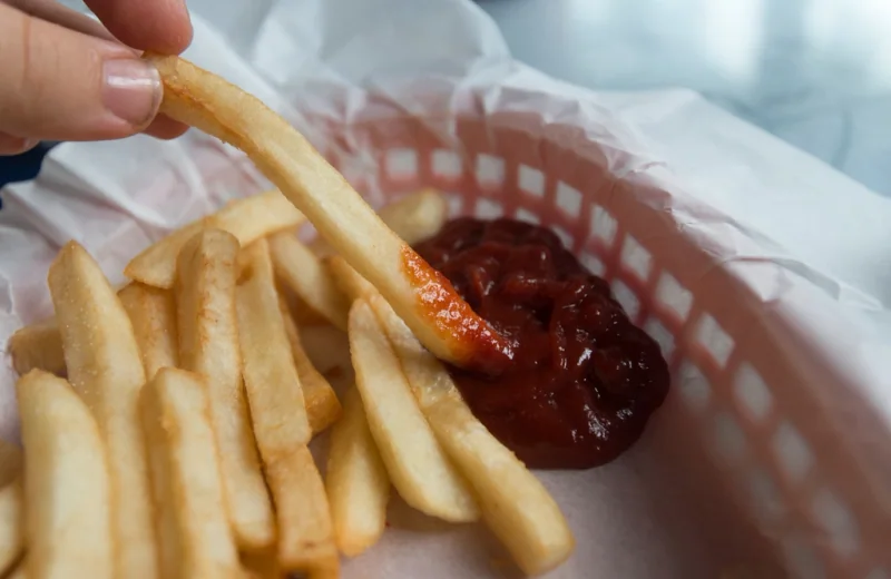 Plato terminado: Patatas congeladas en freidora de aire