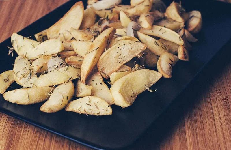 Plato terminado: Patatas gajo en freidora de aire