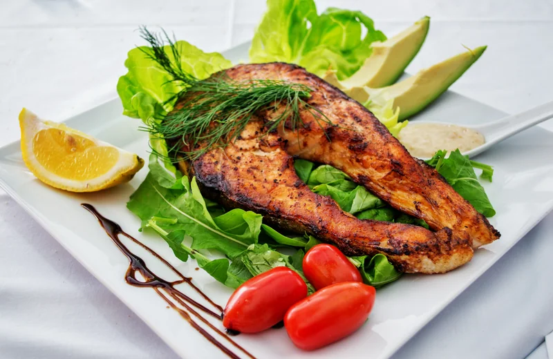 Plato terminado: Salmón en freidora de aire